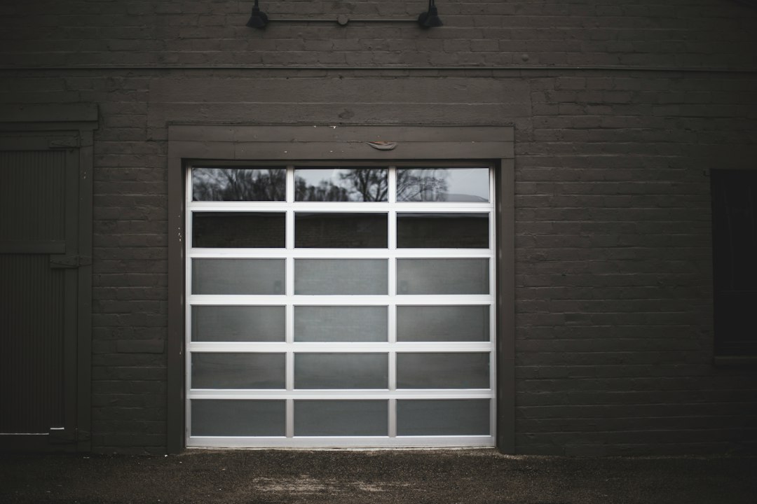 Porte de garage sectionnelle avec portillon