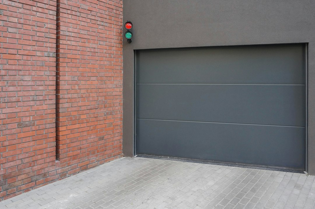 Porte garage sectionnelle motorisée
